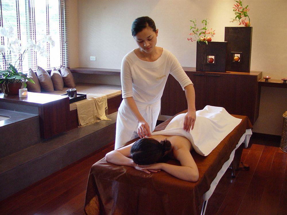 花莲市 美侖大飯店酒店 外观 照片 A woman receiving a massage
