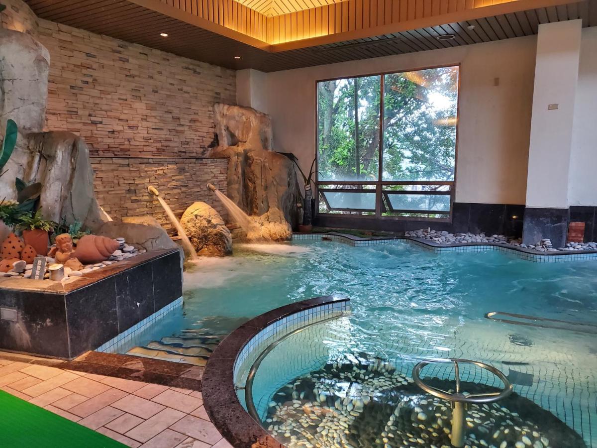 花莲市 美侖大飯店酒店 外观 照片 The indoor pool at the hotel