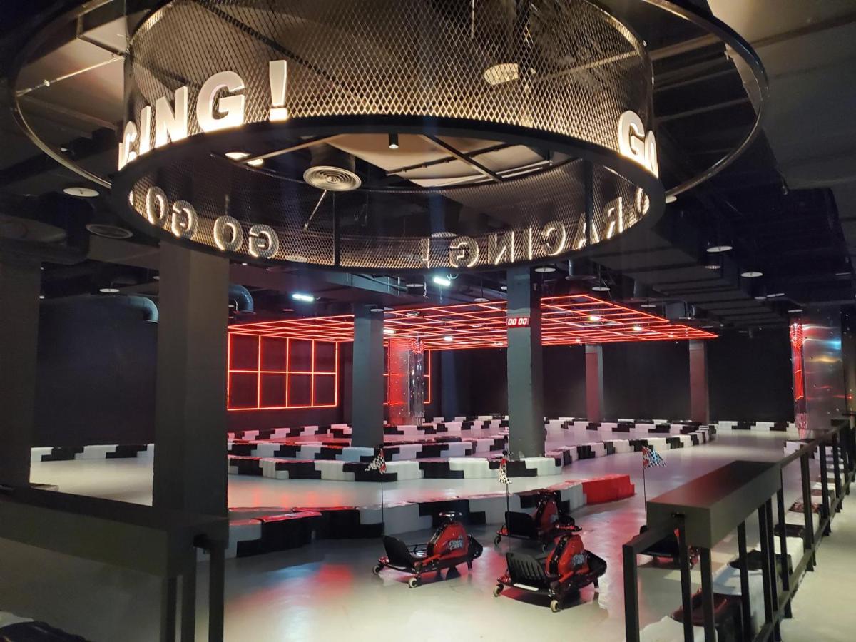 花莲市 美侖大飯店酒店 外观 照片 The interior of a typical Internet cafe in China
