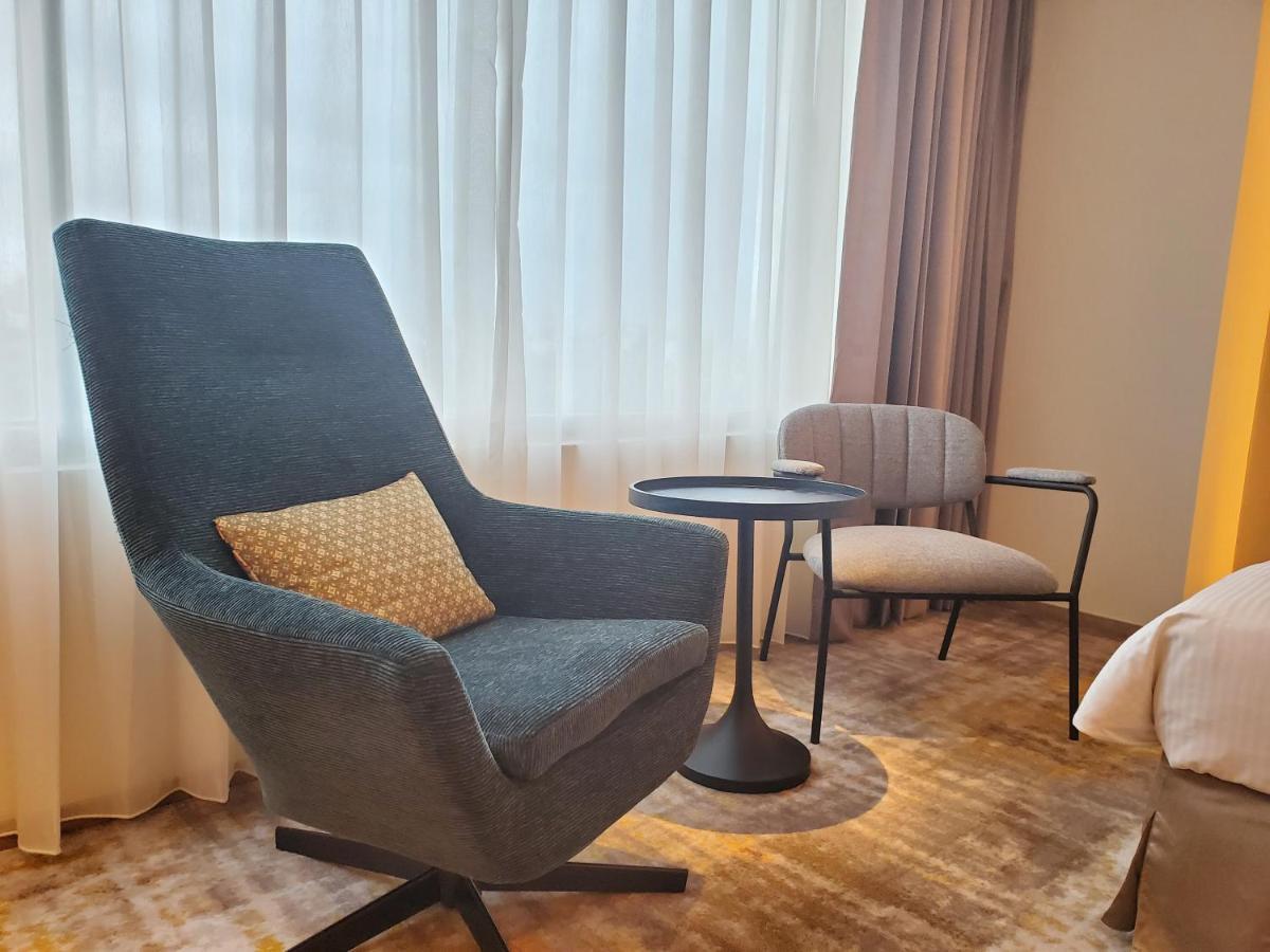 花莲市 美侖大飯店酒店 外观 照片 A chair in a hotel room